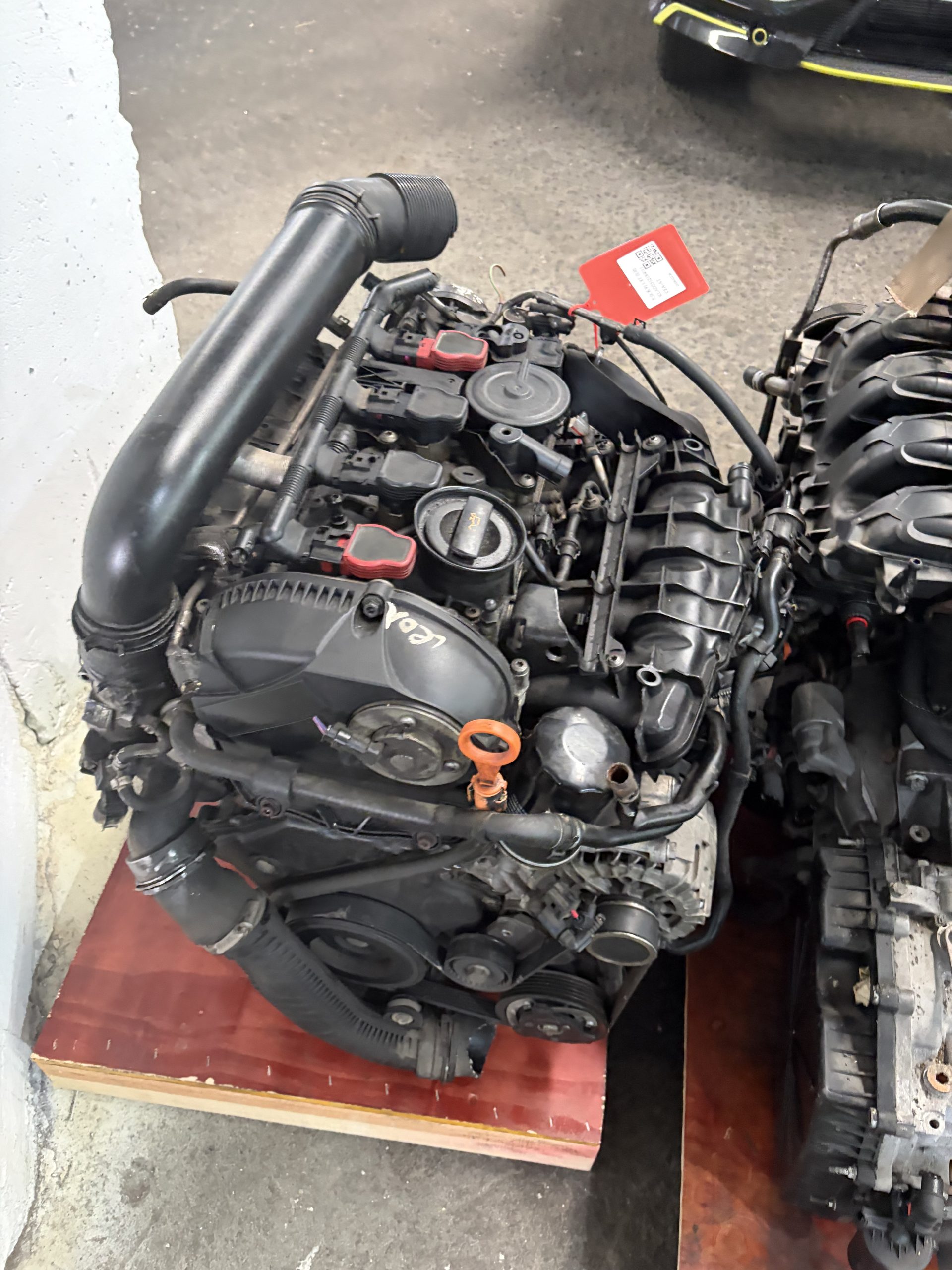 Volkswagen Engine CEA-AT Engine & Transmission Assembly - Image 3