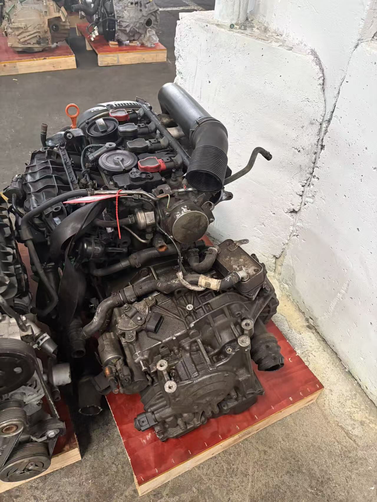 Volkswagen Engine CEA-AT Engine & Transmission Assembly - Image 2